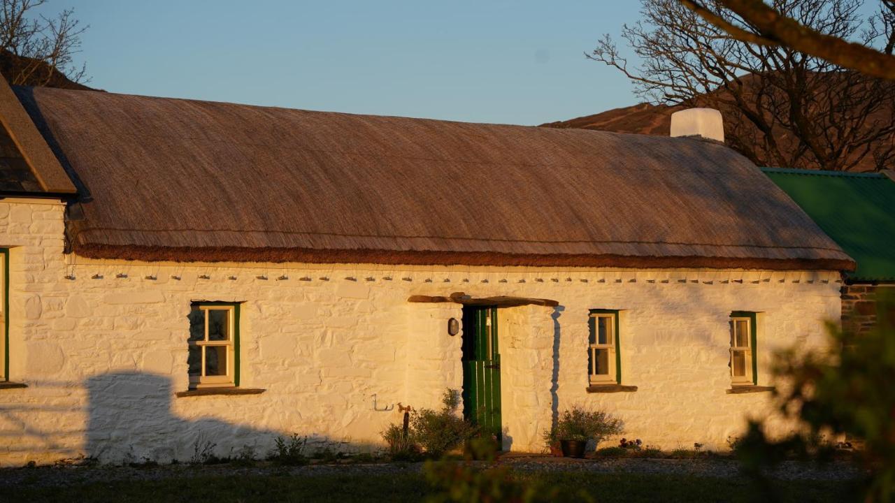 Secluded Thatched Cottage, Near Beaches & Hill Walking Rashenny Eksteriør billede